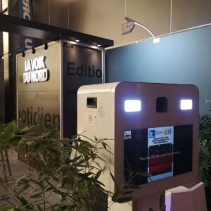 Location photobooth pour La Voix Du Nord au salon senioreva à Lille grand palais avec photosbox.fr